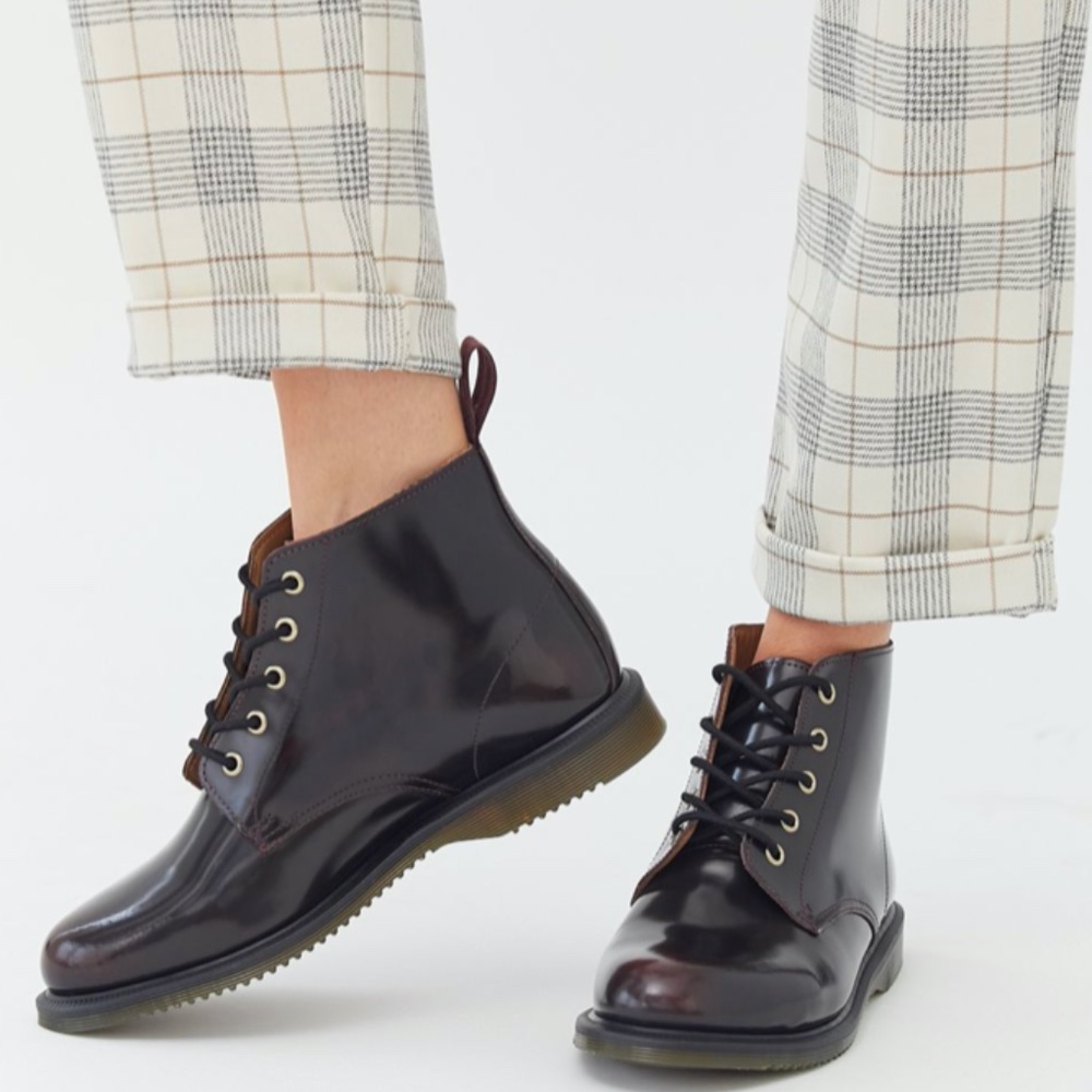 Sr. Martens Emmeline 5-eye Ankle Boots